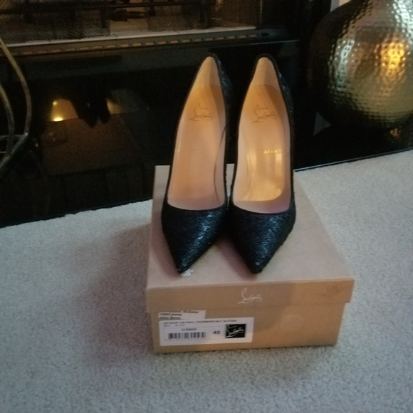 Shoe - Picture 3 of 4